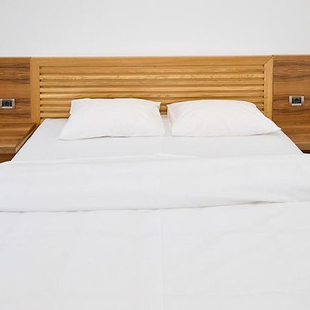 Hotel Eden Rymnik Zewnętrze zdjęcie