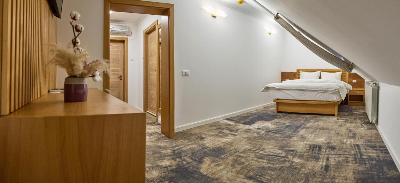Hotel Eden Rymnik Zewnętrze zdjęcie
