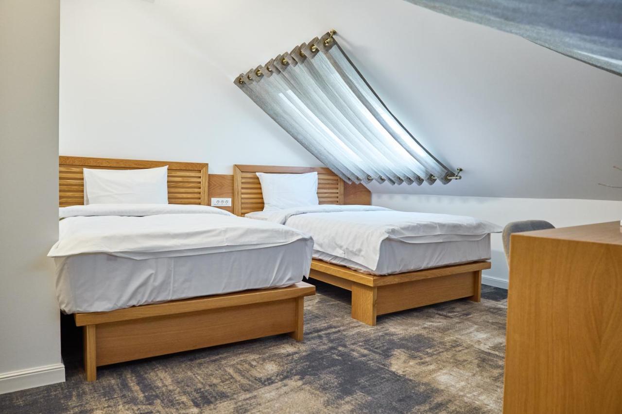 Hotel Eden Rymnik Zewnętrze zdjęcie