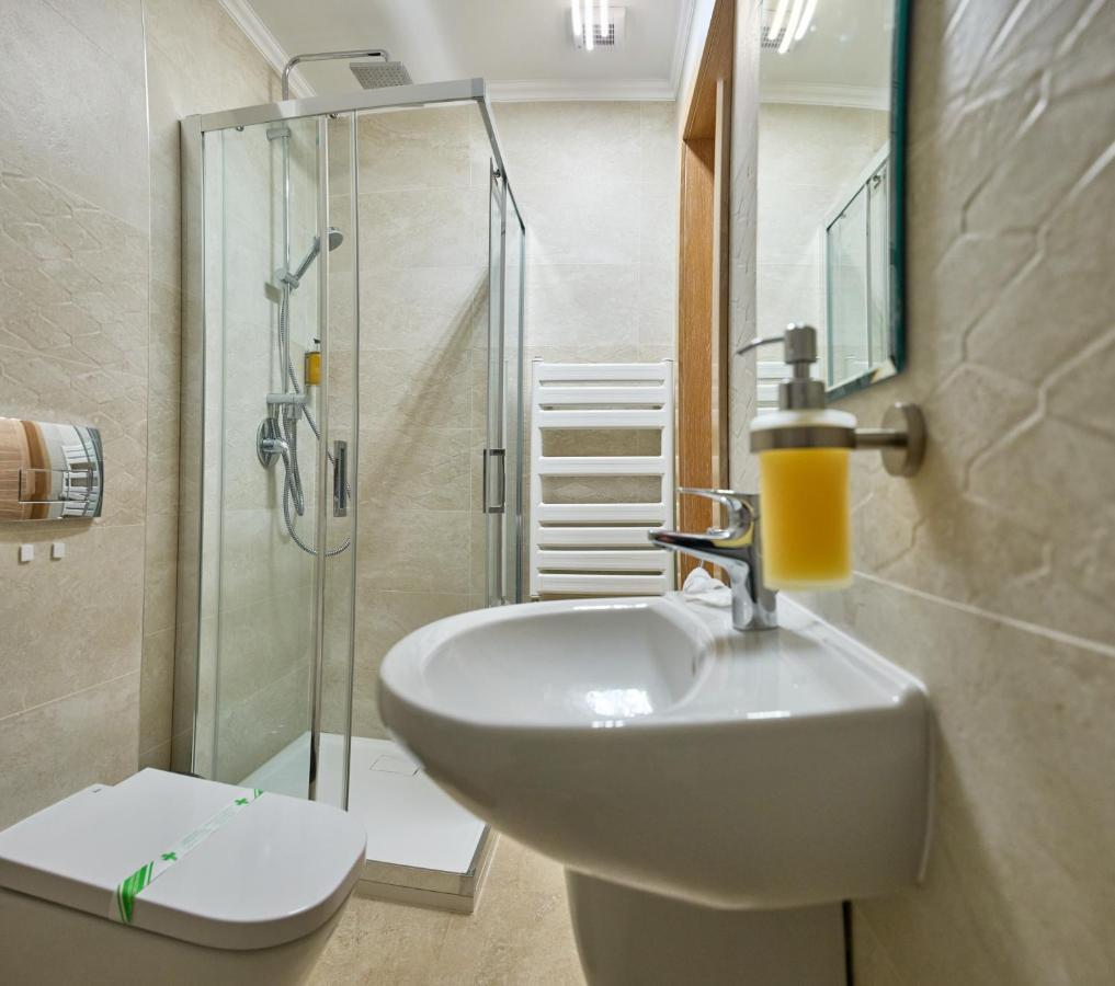 Hotel Eden Rymnik Zewnętrze zdjęcie