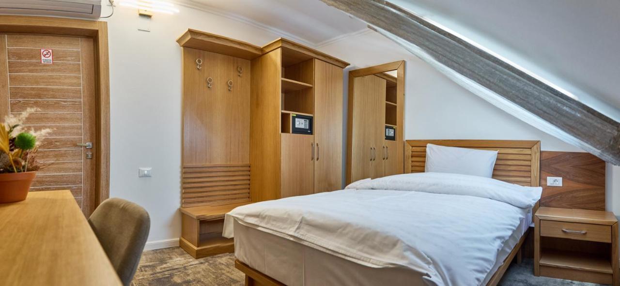 Hotel Eden Rymnik Zewnętrze zdjęcie