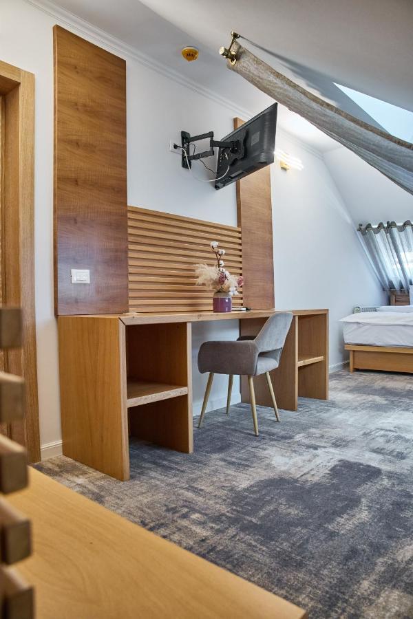 Hotel Eden Rymnik Zewnętrze zdjęcie