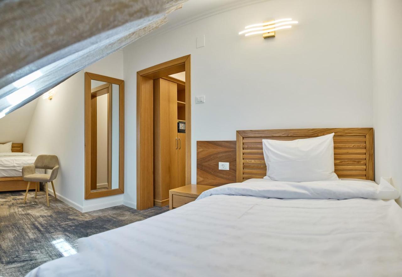 Hotel Eden Rymnik Zewnętrze zdjęcie