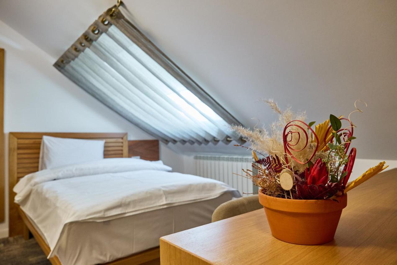 Hotel Eden Rymnik Zewnętrze zdjęcie