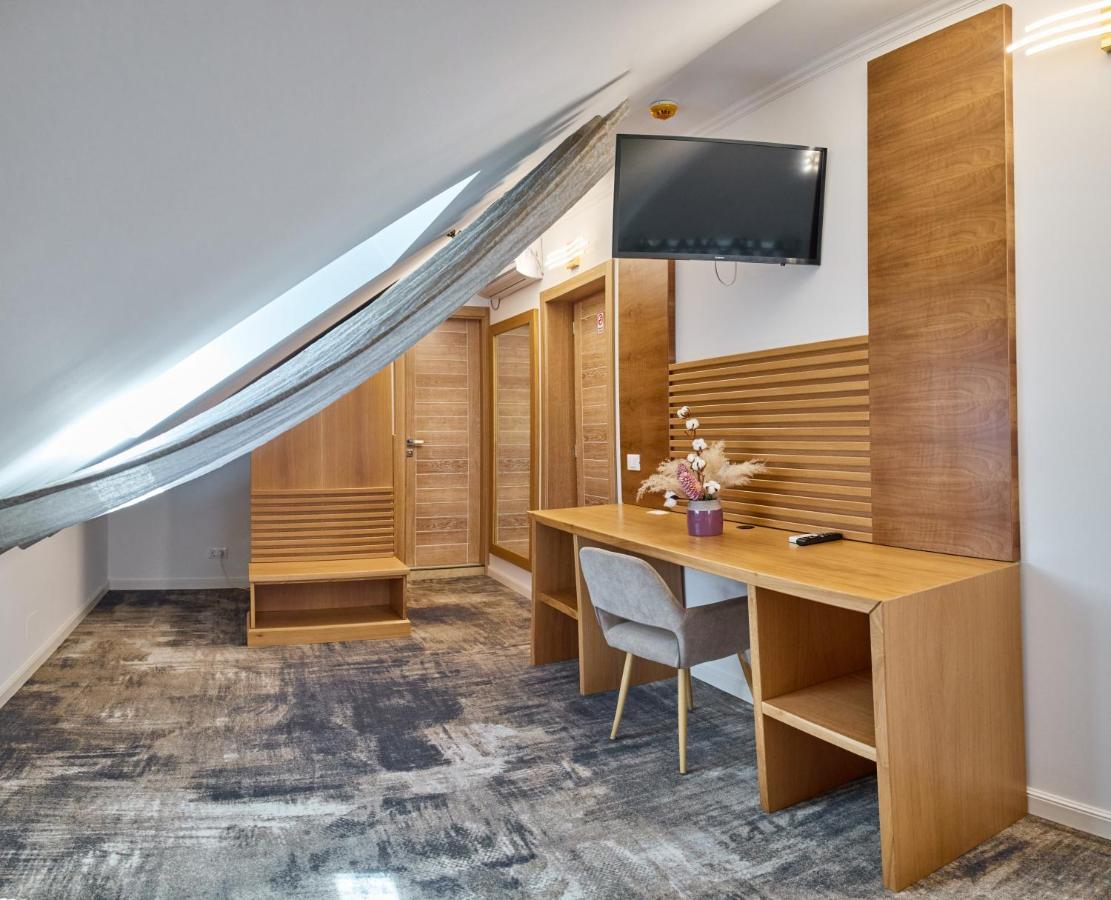 Hotel Eden Rymnik Zewnętrze zdjęcie