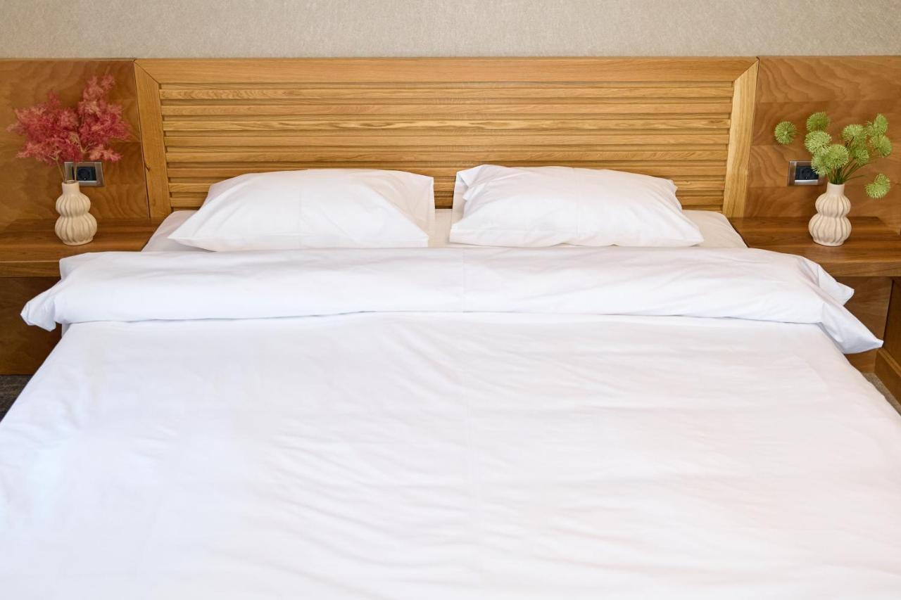 Hotel Eden Rymnik Zewnętrze zdjęcie