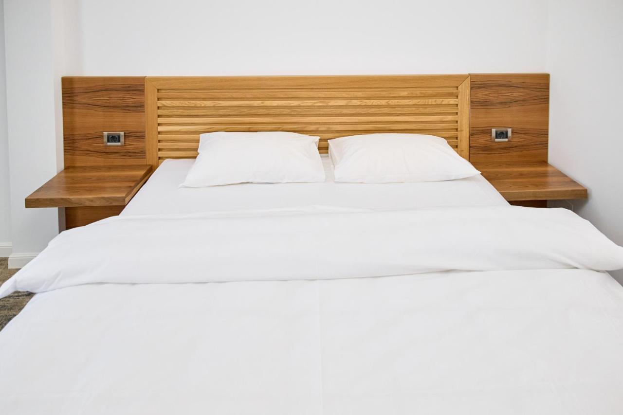 Hotel Eden Rymnik Zewnętrze zdjęcie