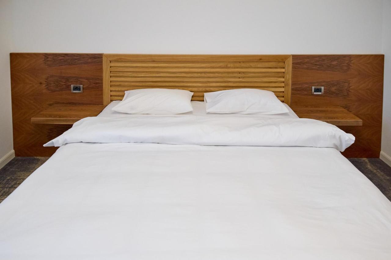 Hotel Eden Rymnik Zewnętrze zdjęcie