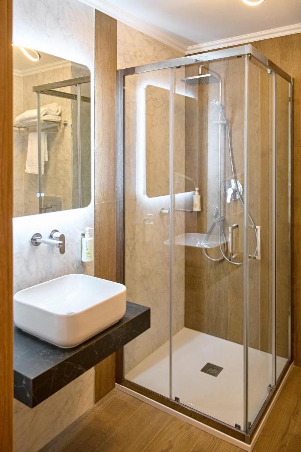 Hotel Eden Rymnik Zewnętrze zdjęcie