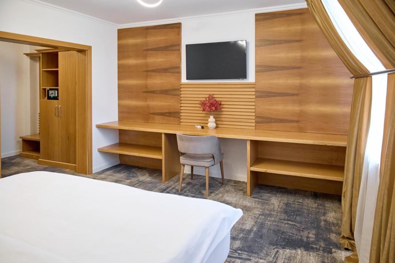 Hotel Eden Rymnik Zewnętrze zdjęcie