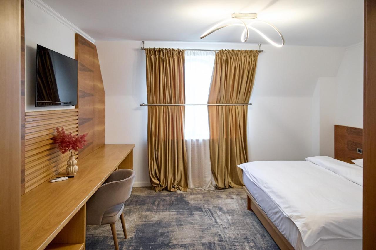 Hotel Eden Rymnik Zewnętrze zdjęcie
