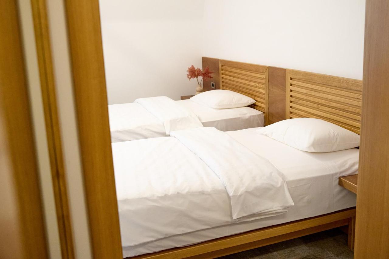 Hotel Eden Rymnik Zewnętrze zdjęcie