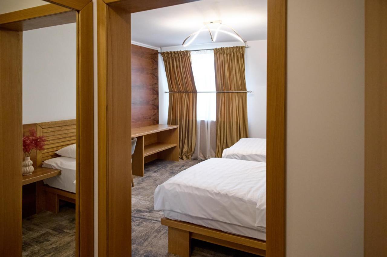 Hotel Eden Rymnik Zewnętrze zdjęcie