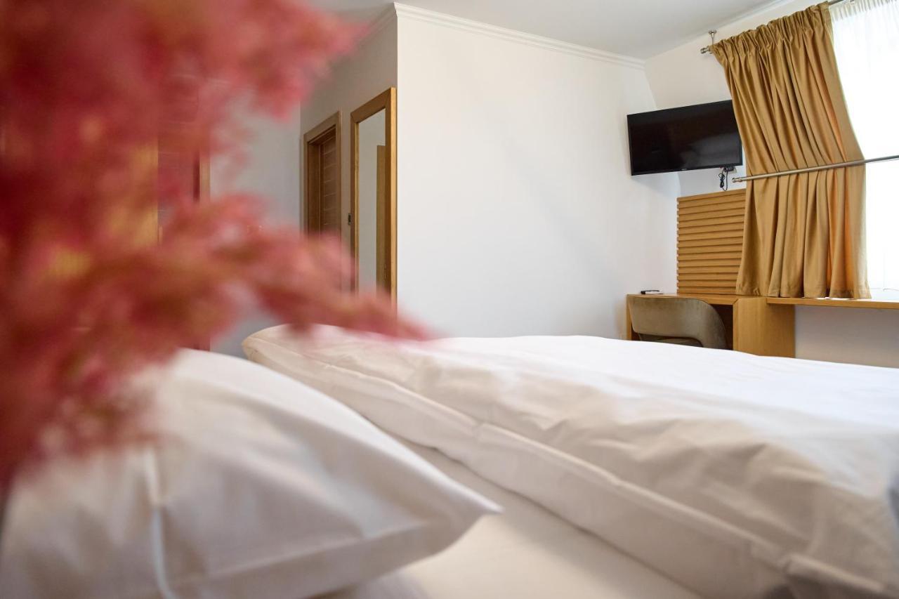 Hotel Eden Rymnik Zewnętrze zdjęcie