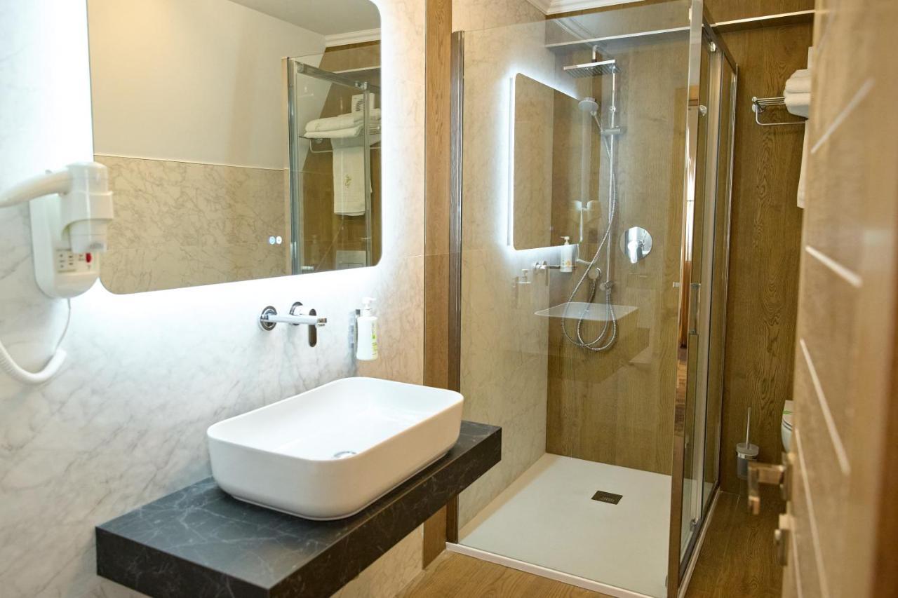 Hotel Eden Rymnik Zewnętrze zdjęcie