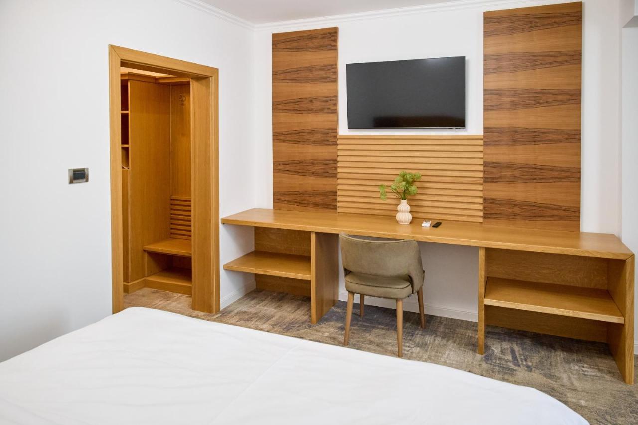 Hotel Eden Rymnik Zewnętrze zdjęcie