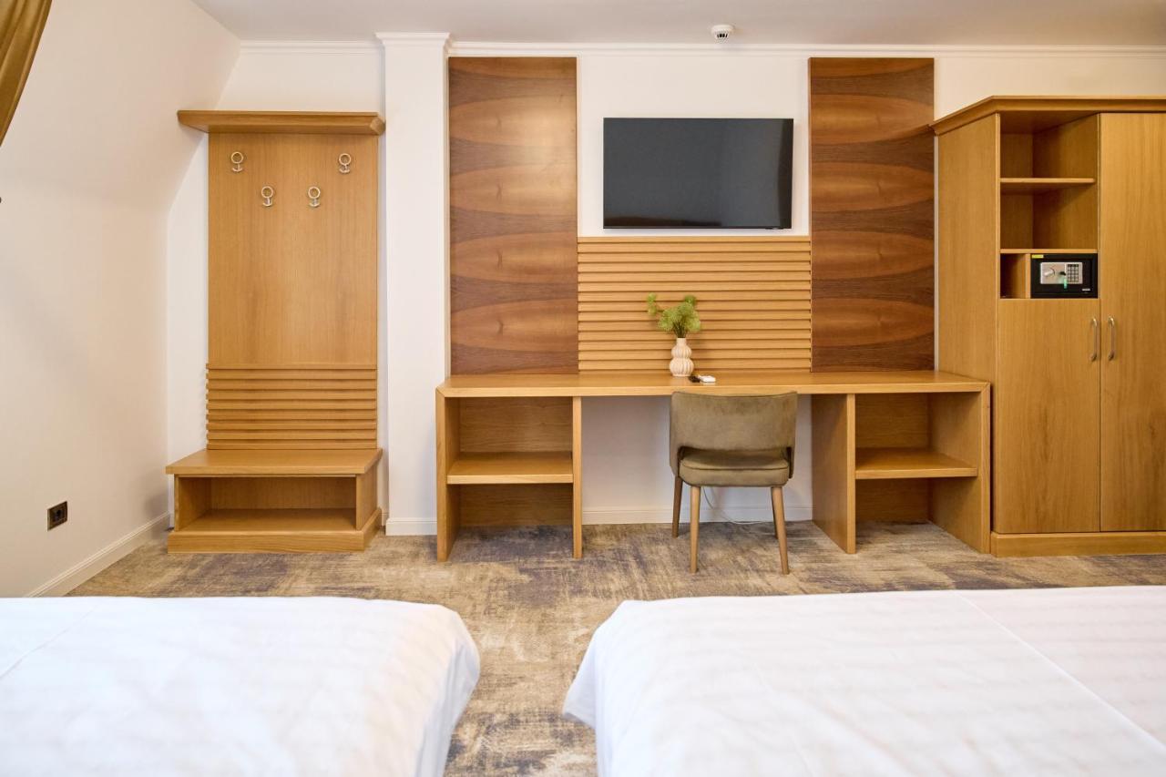 Hotel Eden Rymnik Zewnętrze zdjęcie