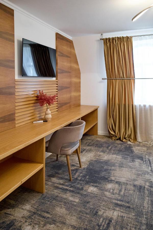Hotel Eden Rymnik Zewnętrze zdjęcie