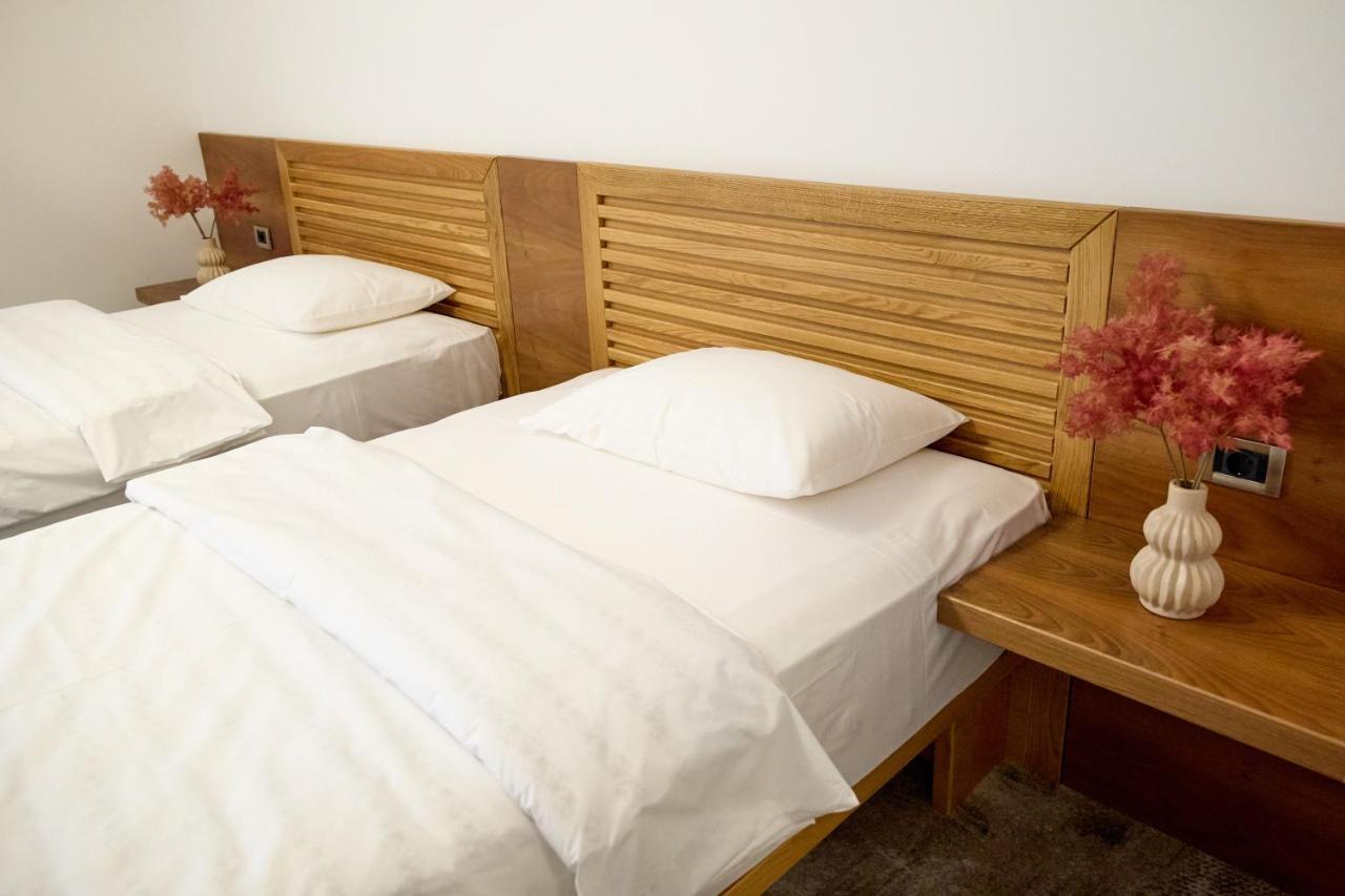 Hotel Eden Rymnik Zewnętrze zdjęcie