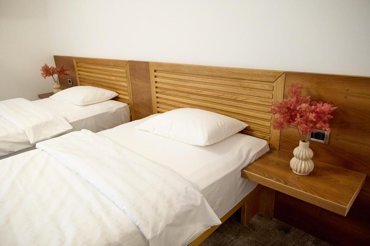 Hotel Eden Rymnik Zewnętrze zdjęcie