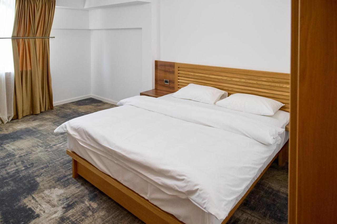 Hotel Eden Rymnik Zewnętrze zdjęcie