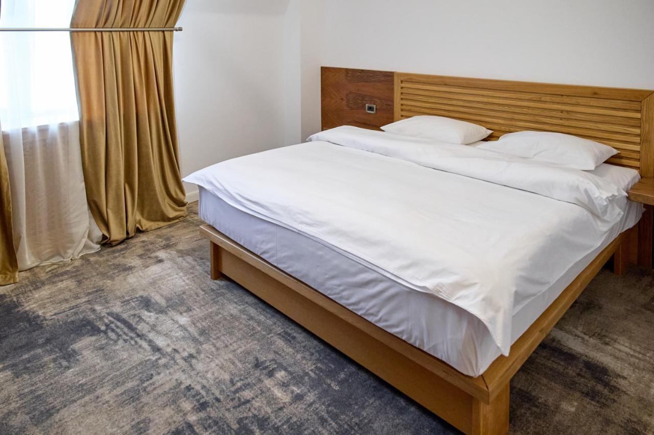 Hotel Eden Rymnik Zewnętrze zdjęcie