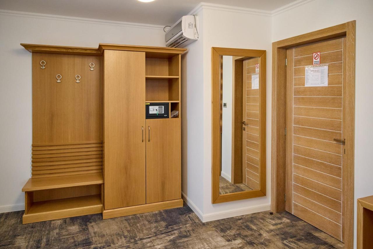 Hotel Eden Rymnik Zewnętrze zdjęcie