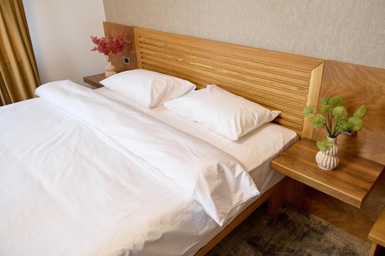 Hotel Eden Rymnik Zewnętrze zdjęcie