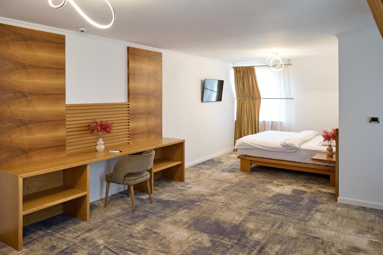 Hotel Eden Rymnik Zewnętrze zdjęcie