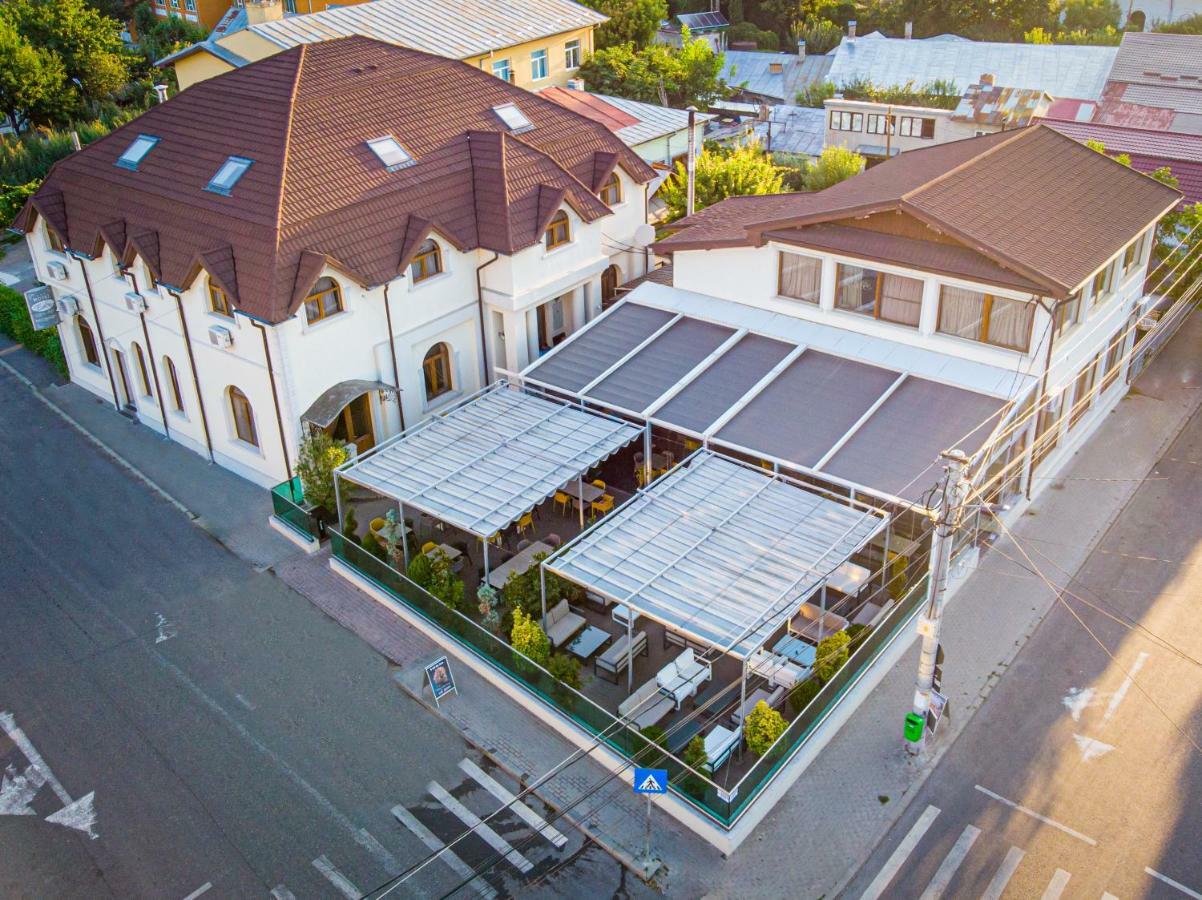 Hotel Eden Rymnik Zewnętrze zdjęcie